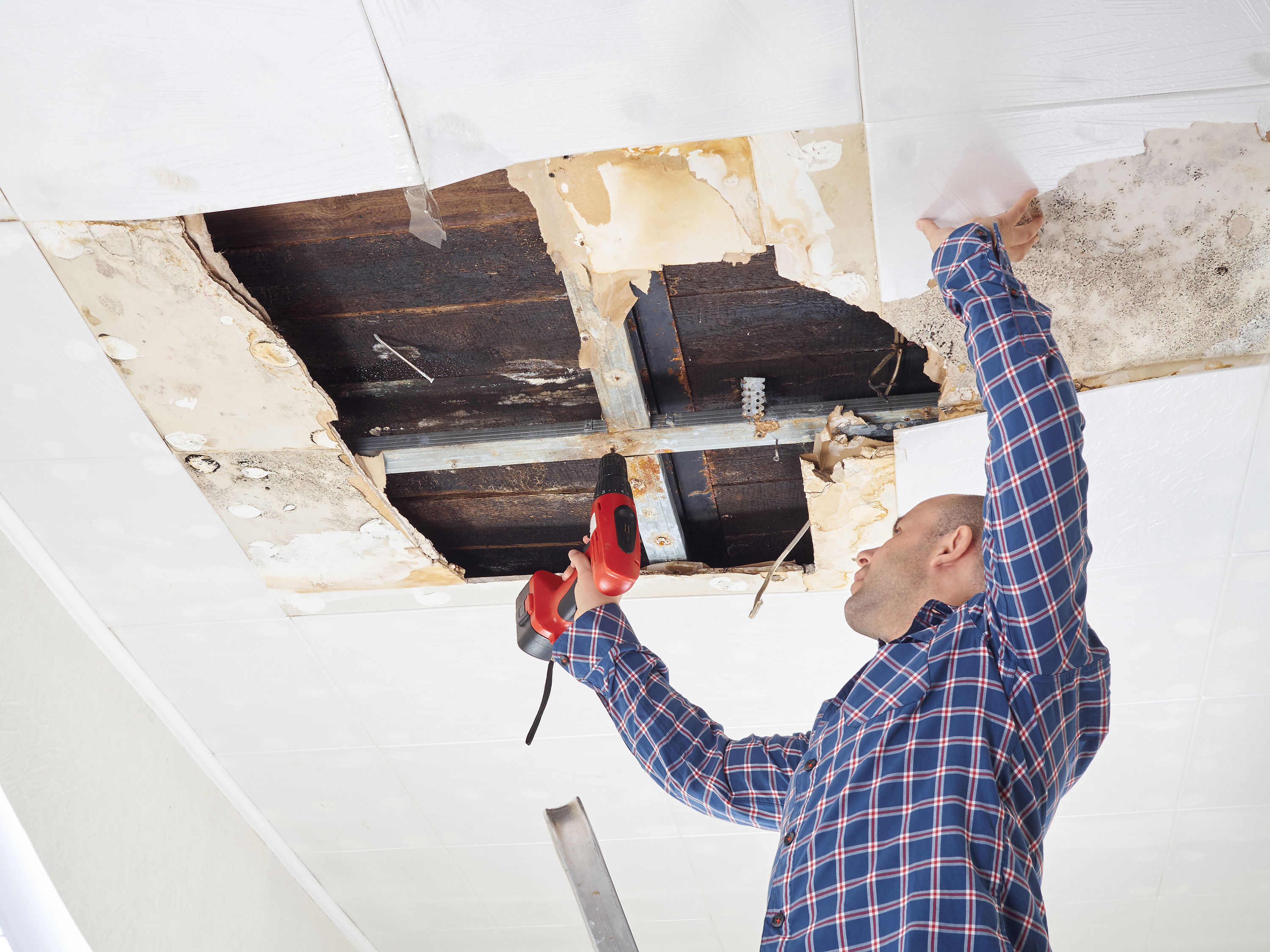 leaky roof repair Colonial Heights VA